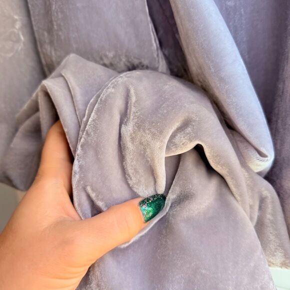 Crushed Velvet Relaxed Fit Tapered Leg Cropped Pant in Silver Grey size Medium - Picture 3 of 10